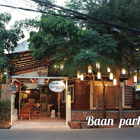 Baan Park Raak Backpacker Hostel Chiang Mai Buitenkant foto