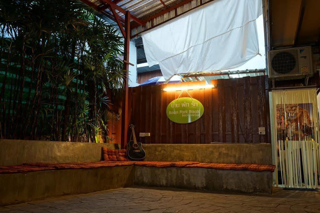 Baan Park Raak Backpacker Hostel Chiang Mai Buitenkant foto